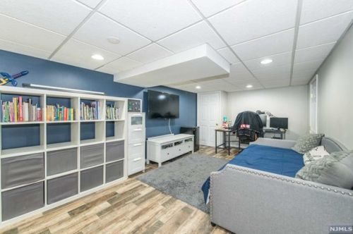 129 Philip Ave, Elmwood Park NJ  07407-2136 exterior
