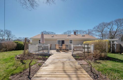 13 Maryland Blvd, Hampton Bays NY  11946-2652 exterior