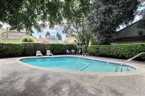 2047 Montecito Ave, Mountain View CA  94043-4366 exterior