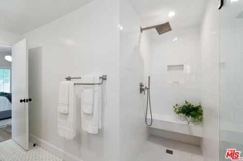 5814 Wilkinson Ave, North Hollywood CA  91607-1134 exterior