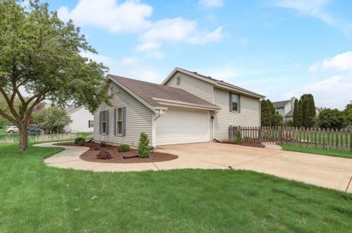 28964 Sunflower Ln, Waterford, WI 53185-5604
