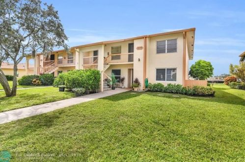 5820 Sugar Palm Ct, Delray Beach FL  33484-1022 exterior