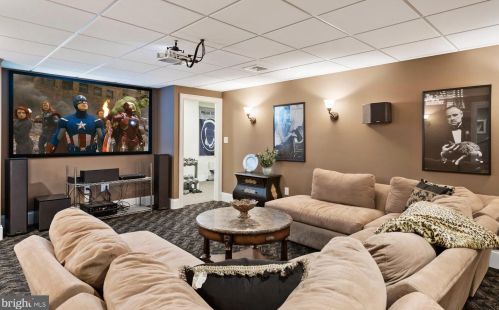 466 Black Swan Ln, Berwyn PA  19312-1908 exterior