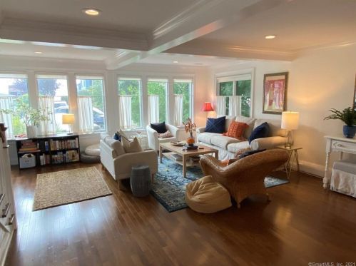 24 Middlefield St, Groton CT  06340-8826 exterior