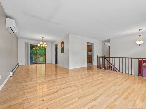 7 Lena Dr, Uncasville CT  exterior