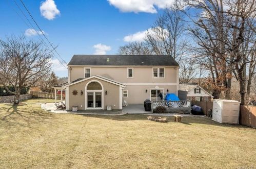 23 Daisy Dr, Mahopac NY  10541-5526 exterior