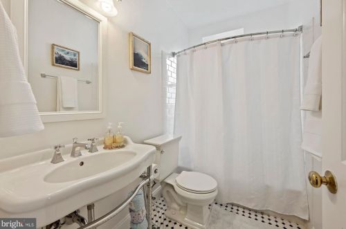 1735 New Hampshire Ave, Washington DC  20009-2568 exterior