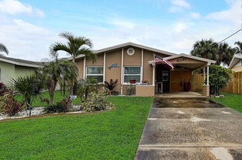 4046 Floramar Ter, New Port Richey FL 34652-3167 exterior