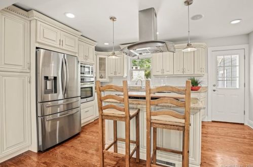 26 Bonheur Rd, Bridgeport CT  06611-3404 exterior