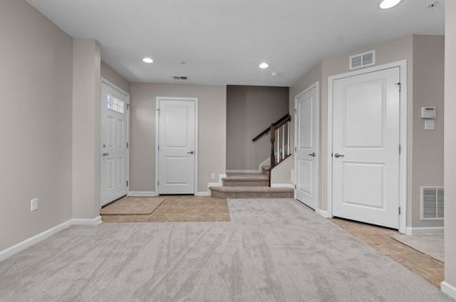 1948 Georgetown Dr, Sewickley PA  15143-1566 exterior