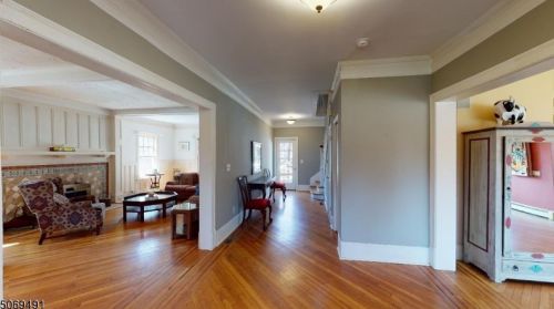 81 Hanover Rd, Mountain Lakes, NJ 07046-1147