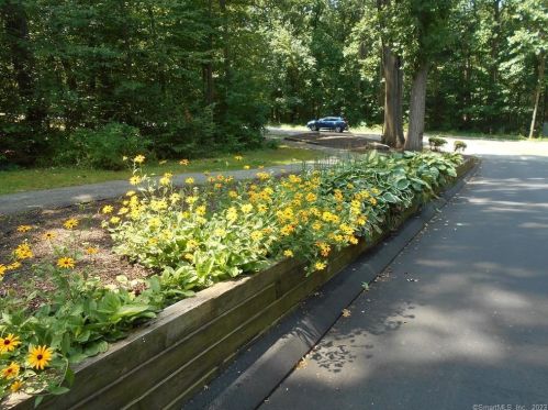 12 Rising Trail Dr, Middletown, CT 06457-1670