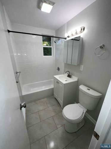 312 Roff Ave, Palisades Park NJ  07650-1722 exterior