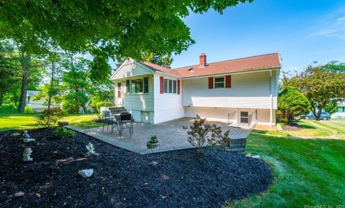 253 Oak Ridge Dr, Middletown CT  06457-1919 exterior