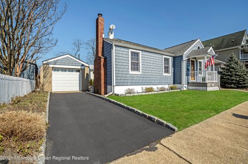 107 Inskip Ave, Ocean Grove, NJ 07756-1010