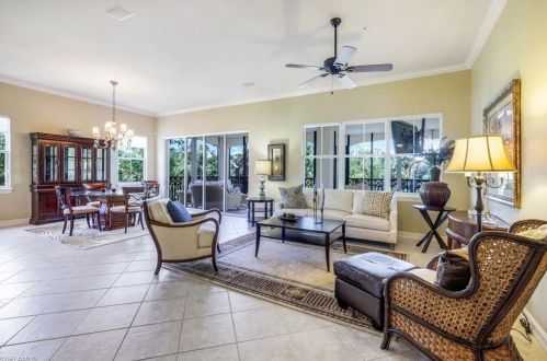 2826 Tiburon Blvd, Naples, FL 34109-3663