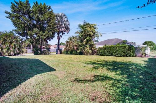 1085 Canary Ter, Fort Pierce FL  34953-1818 exterior