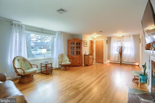 40 Center Dr, Camp Hill PA  17011-7608 exterior