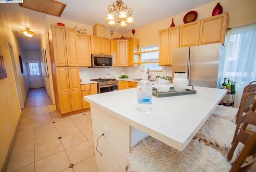 1610 14th St, Oakland CA  94607-1512 exterior