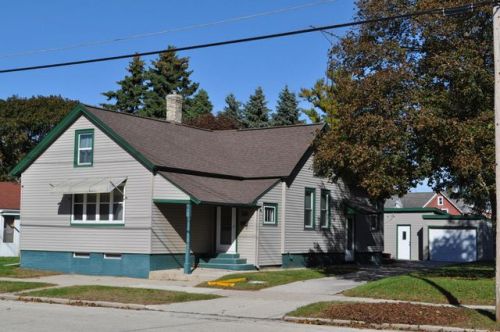 1616 Columbus St, Manitowoc WI  54220-5623 exterior