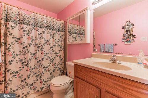 428 New Freedom Rd, Berlin Boro NJ  08009-9514 exterior