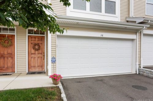26 Caldwell Ter, Danbury, CT 06810-5193