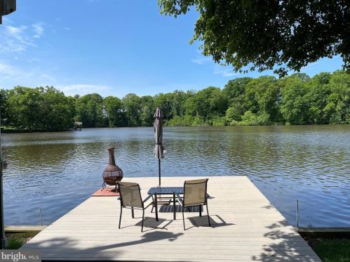 61 Lakeview Dr, Pilesgrove NJ 08098-2081 exterior