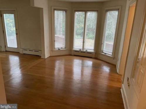 2827 Meadow Ln, Falls Church VA  22042-2320 exterior