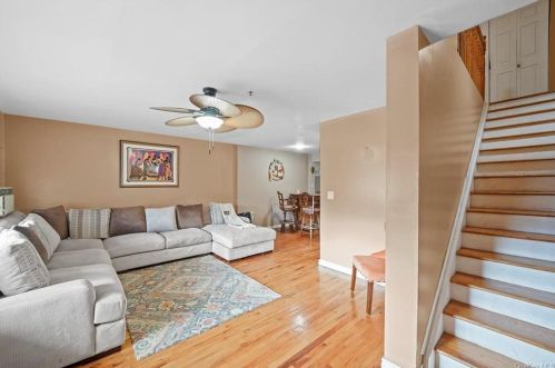 1 Harper Ct, Bronx, NY 10466-6058