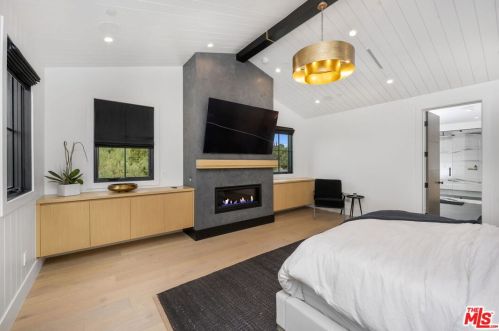 4910 Texhoma Ave, Van Nuys CA  91316-3740 exterior