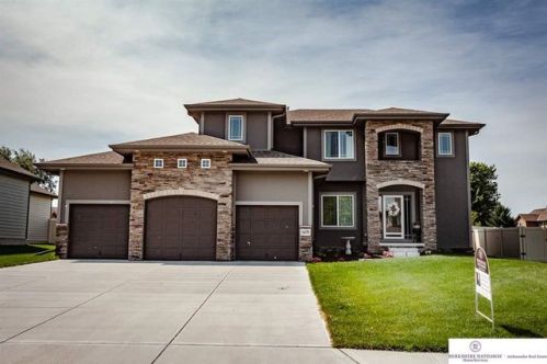 16379 Grebe St, Bennington, NE 68007-1209