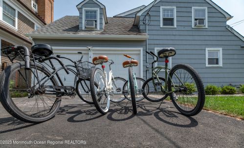 6 Crescent Dr, Brielle NJ  08730-2008 exterior