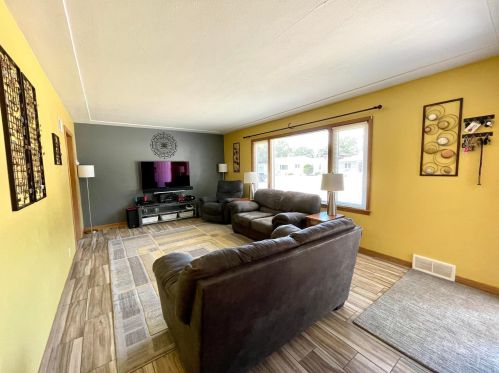 930 Victoria St, Fairmont MN  56031-4354 exterior