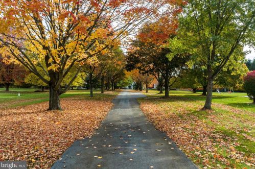 425 Rock Raymond Rd, Downingtown, PA 19335-1464