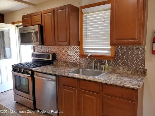 332 Northrop Rd, Bricktown NJ  08723-6812 exterior