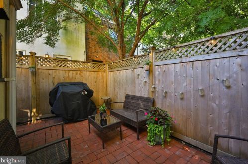 401 Iseminger St, Philadelphia PA  19147-1113 exterior