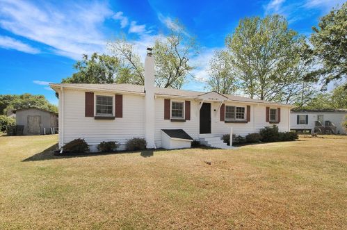 105 Church St, Bonneau, SC 29431-3588