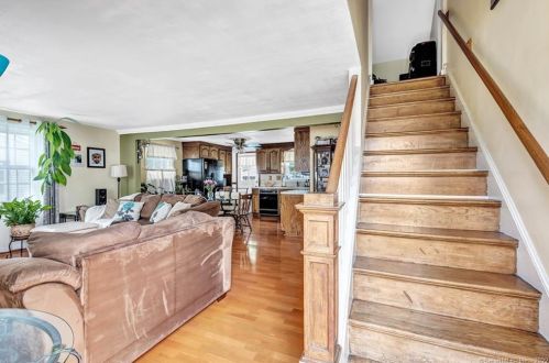 80 Soundview Ave, Bridgeport, CT 06611-3527