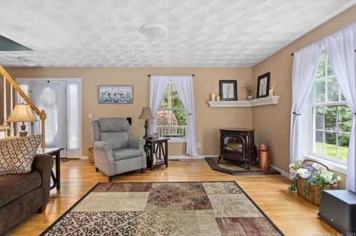 371 Fox Rd, Putnam CT  06260-2732 exterior