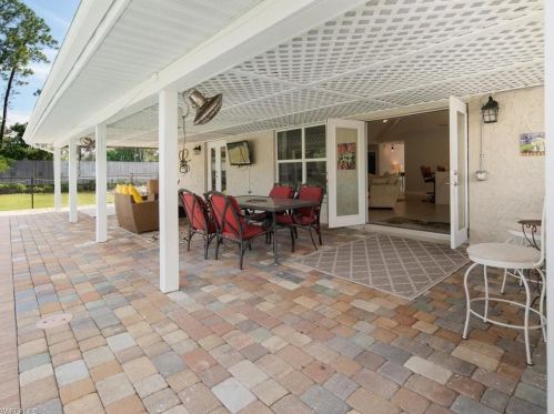 520 Soll St, Naples FL  34109-3873 exterior