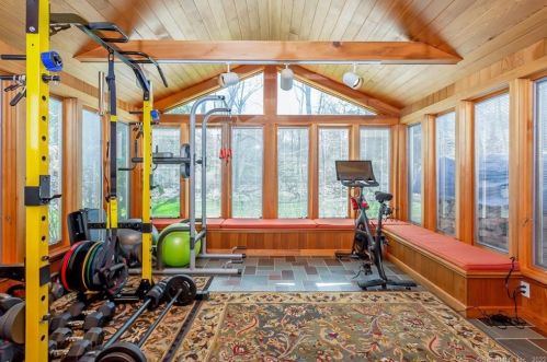 163 Barncroft Rd, Stamford CT 06902-1253 exterior