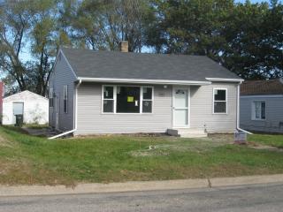 1733 Bertch Ave, Waterloo IA  50702-1709 exterior