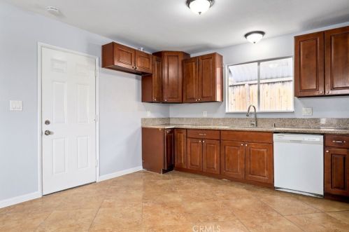 16121 Colina St, Victorville CA  92395-3610 exterior