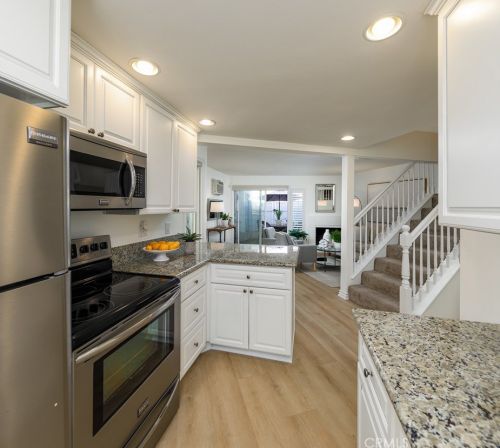 10404 Rutgers Ct, Cypress CA  90630-4229 exterior