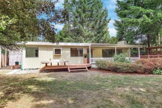 2223 219th Ln, Redmond WA  98075-9561 exterior