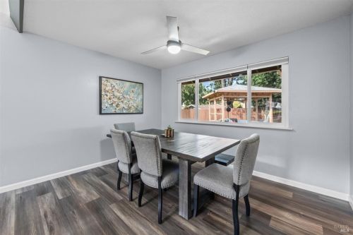 221 Alamo Dr, Vacaville CA  95688-2423 exterior