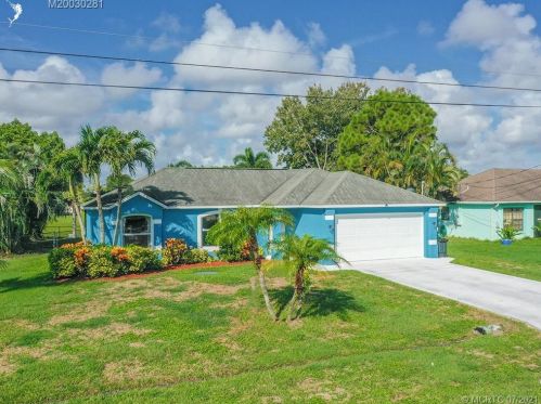 2255 Heathwood Cir, Fort Pierce, FL 34952-6927