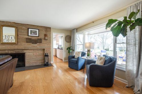 8605 Ravenswood Cir, Milwaukee WI 53226-4657 exterior