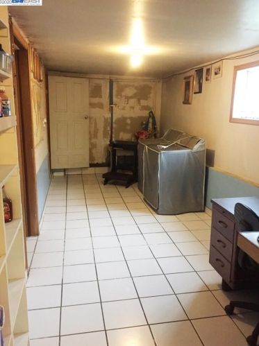 1314 51st Ave, Oakland CA 94601-5604 exterior