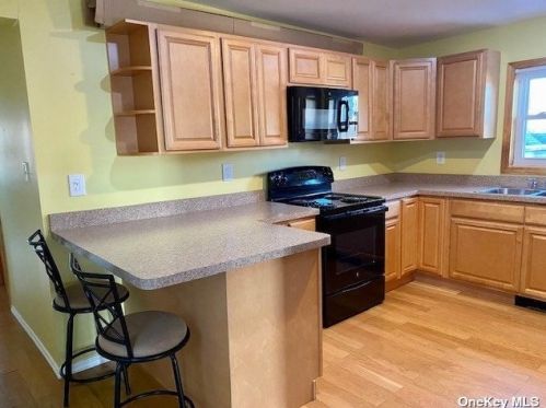 17 10th Rd, Far Rockaway NY  11693-0011 exterior